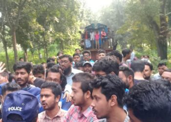 ৪৭তম বিসিএস পিছিয়ে দেওয়ার দাবিতে ঢাকা–ময়মনসিংহ রেলপথ ৯ ঘণ্টা অচল