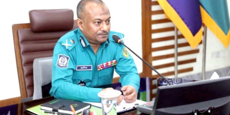 শটগান-চায়না রাইফেল বাদ, ব্রাশফায়ার মুডে থাকবে এসএমজি সন্ত্রাসীদের উদ্দেশে সিএমপি কমিশনার