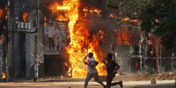 বাংলাদেশ আবার উত্তাল: ভারতের জন্য কেন গুরুত্বপূর্ন হয়ে উঠল