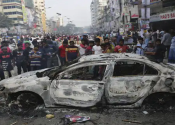 রাজনৈতিক অস্থিরতার মধ্যে নির্বাচনী সূচি ঘিরে অনিশ্চয়তায় বাংলাদেশ