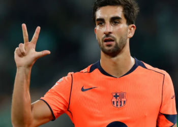 রিয়াল বেতিসকে ৫-৩ গোলে হারিয়ে ফেরান তোরেসের হ্যাটট্রিকে লা লিগায় শীর্ষে বার্সেলোনা