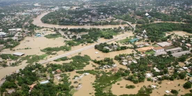ইন্দোনেশিয়া–শ্রীলঙ্কা–থাইল্যান্ড–মালয়েশিয়ায় বন্যা ও ভূমিধসে প্রায় এক হাজার মানুষের মৃত্যু