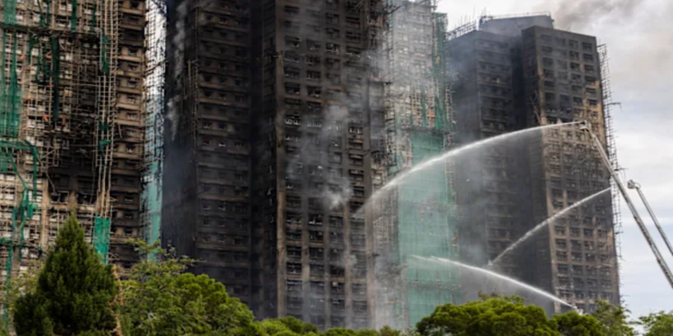 হংকংয়ের সবচেয়ে ভয়াবহ অগ্নিকাণ্ডে শোকের ছায়া, ফিরে আসছে ২০১৯ সালের ক্ষতচিহ্ন