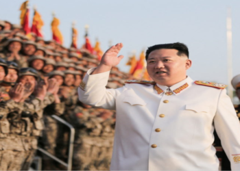 যুদ্ধ প্রতিরোধের অজুহাতে ক্ষেপণাস্ত্র উৎপাদন বাড়ানোর নির্দেশ কিম জং উনের