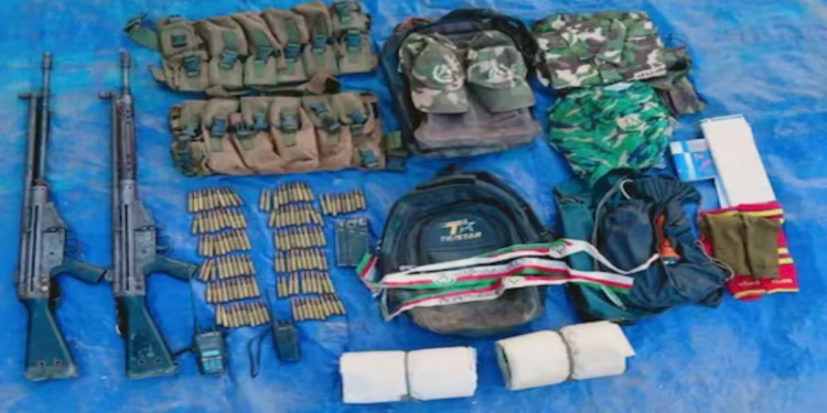 আরাকান আর্মির জন্য আনা সামরিক সরঞ্জামসহ তিনজন গ্রেপ্তার, জব্দ ১,৬০০ ইউনিট সরঞ্জাম