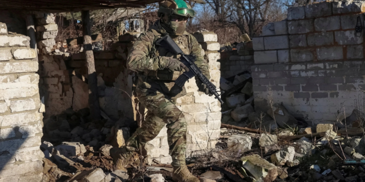 শান্তি আলোচনায় অচলাবস্থা, ইউক্রেন যুদ্ধের আগুনে আবারো কঠোর ভঙ্গিতে পুতিন