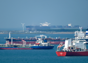 সিঙ্গাপুরের কাছে ছায়া ট্যাংকার: শ্যাডো ফ্লিট কী এবং কে ব্যবহার করে