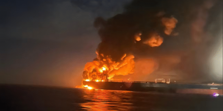 কৃষ্ণসাগরে রুশ ট্যাঙ্কারে রহস্যময় হামলা, ‘শ্যাডো ফ্লিট’ নিয়ে উত্তেজনা সর্বোচ্চে