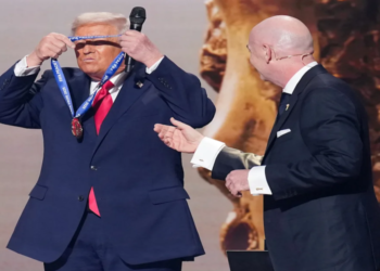 ট্রাম্পকে শান্তি পুরস্কার দেওয়ায় ইনফান্তিনোর বিরুদ্ধে ফিফার নিরপেক্ষতা ভঙ্গের অভিযোগ