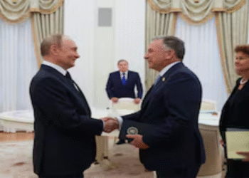 মস্কোয় শান্তির খোঁজে যুক্তরাষ্ট্রের দূতদল, সন্দেহ আর শঙ্কায় কিয়েভ