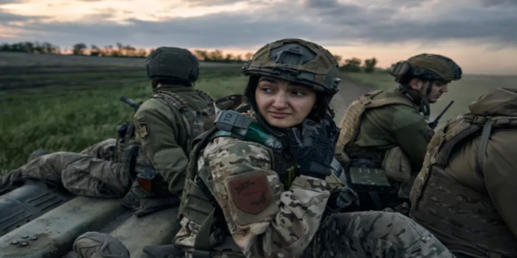 রাশিয়ার অগ্রগতির মধ্যে ইউক্রেন সেনাবাহিনী ছেড়ে পালানোর ঘটনা রেকর্ড উচ্চতায়