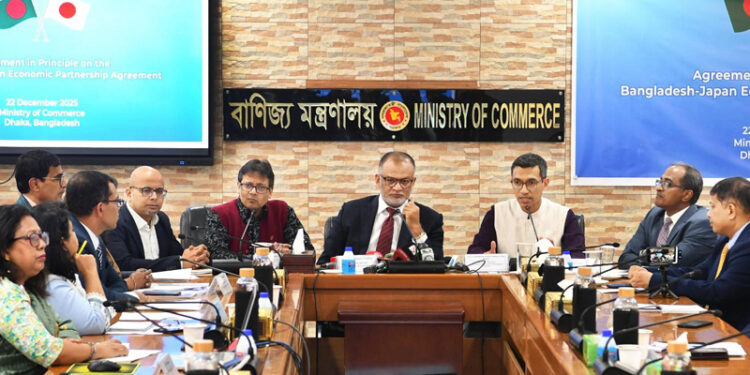 শুল্কমুক্ত সুবিধায় জাপানের বাজারে যাচ্ছে বাংলাদেশি পণ্য: বাণিজ্য উপদেষ্টা