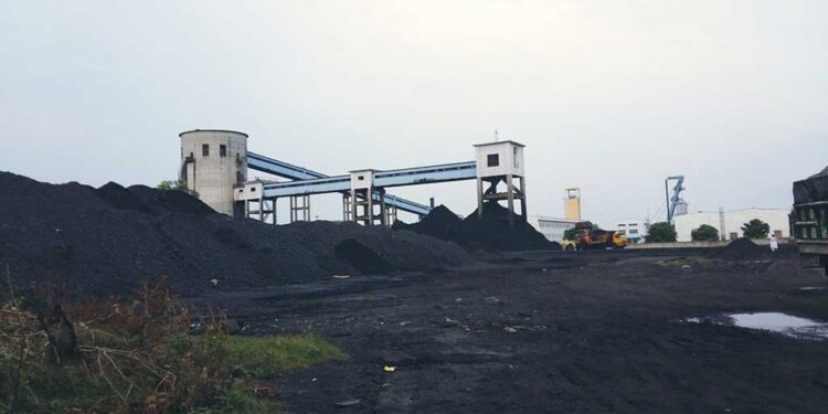 নিজেদের কয়লাই পিডিবির গলার কাঁটা: বড়পুকুরিয়ার উচ্চমূল্যে বাড়তি লাভ, সংকটে বিদ্যুৎ বোর্ড