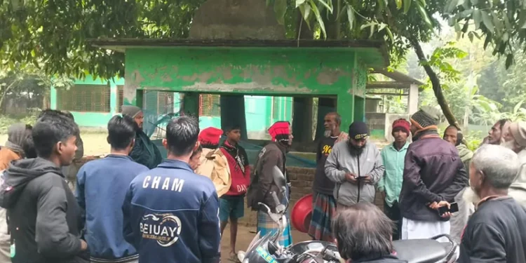 ময়মনসিংহে শতবর্ষী মাজারে ভাঙচুর ও মল–মূত্র নিক্ষেপ