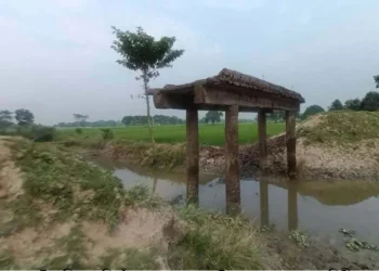 ৩০ বছরেও শেষ হয়নি নান্দাইলের বাপাইল বিলে নির্মিত সেতু