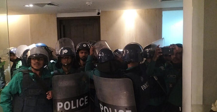 জিও হবে বৃহস্পতিবার, পুলিশ দিয়ে সরানো হচ্ছে আন্দোলনকারীদের