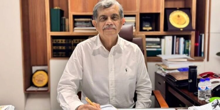 আন্দোলনরত শিক্ষকদের কঠোর সতর্কবার্তা দিলেন শিক্ষা উপদেষ্টা