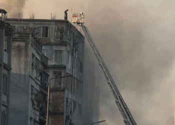 কেরানীগঞ্জে বহুতল ভবনে ভয়াবহ আগুন, এখনো নিয়ন্ত্রণে আসেনি