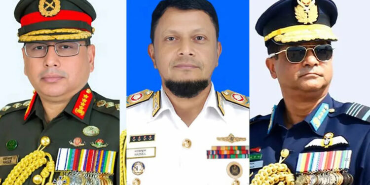 এভারকেয়ার হাসপাতালে খালেদা জিয়াকে দেখতে গেলেন তিন বাহিনী প্রধান