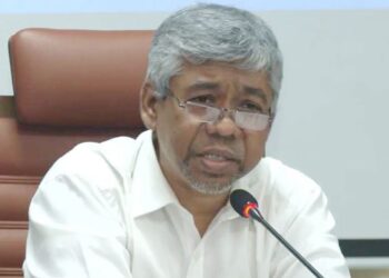 আমরা ঋণের ফাঁদে পড়েছি’—অর্থনৈতিক ঝুঁকি স্বীকার করলেন এনবিআর চেয়ারম্যান