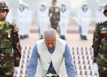জাতীয় স্মৃতিসৌধে প্রধান উপদেষ্টার শ্রদ্ধা নিবেদন