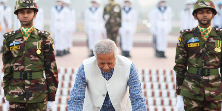 জাতীয় স্মৃতিসৌধে প্রধান উপদেষ্টার শ্রদ্ধা নিবেদন