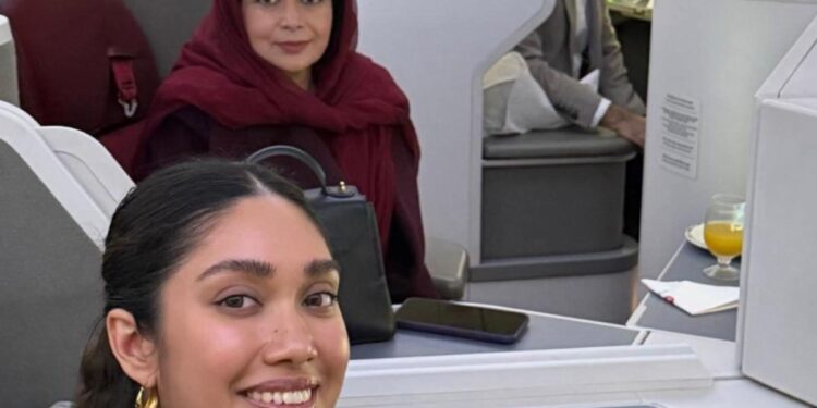 জায়মা রহমানের সেলফিতে ধরা পড়া বই নিয়ে নেটিজেনদের কৌতূহল