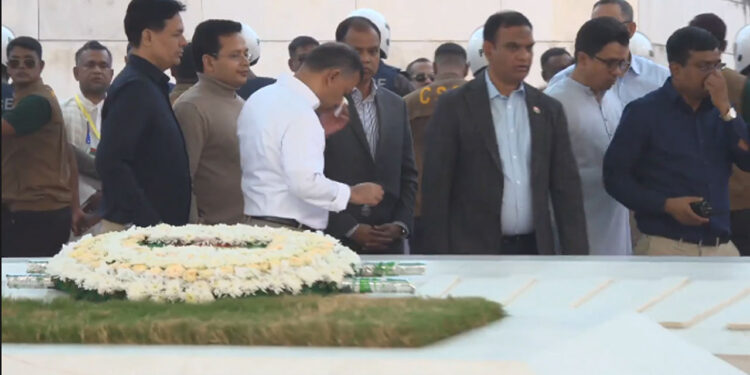 দীর্ঘ ১৮ বছর পর বাবার কবরে তারেক রহমান: অশ্রুসিক্ত নয়নে জিয়ার মাজার জিয়ারত