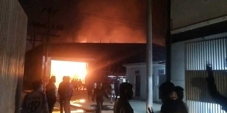 নরসিংদীতে সুতা তৈরির কারখানায় আগুন, এক ঘণ্টায় নিয়ন্ত্রণে