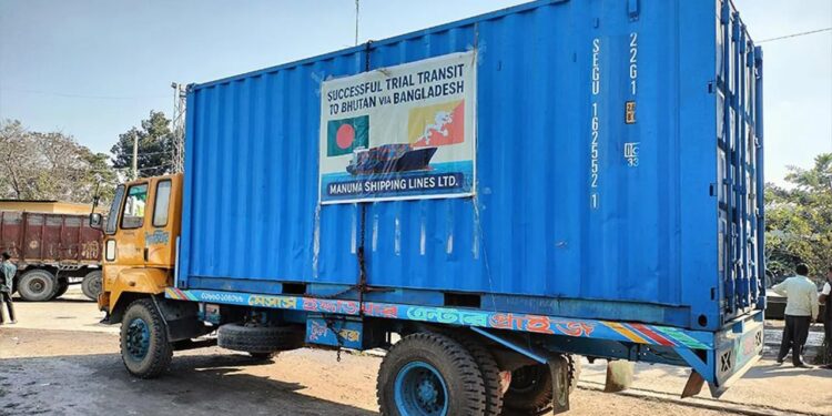 ভারতের অনুমতি না মিলায় বুড়িমারী স্থলবন্দরে আটকা ভুটানের প্রথম ট্রানশিপমেন্ট পণ্য