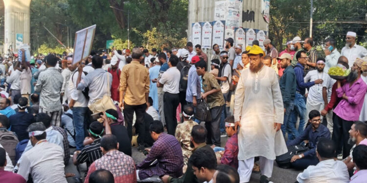 মঙ্গলবারও চলবে প্রাথমিক শিক্ষকদের কর্মবিরতি, স্থগিত বার্ষিক পরীক্ষা