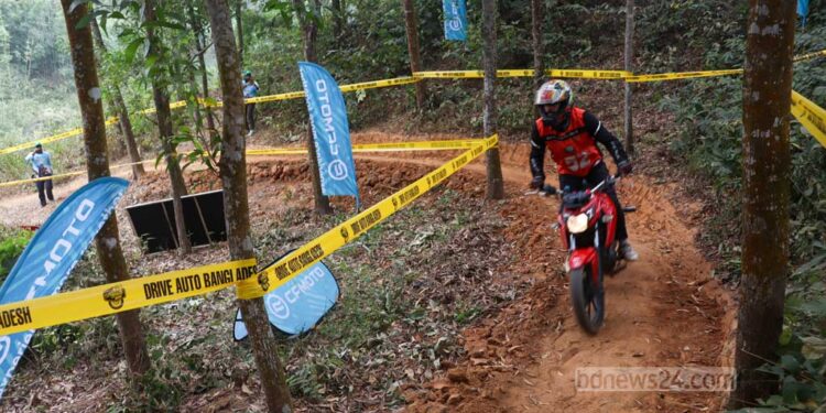 লালমাই পাহাড়ে প্রথমবার বড় পরিসরে বাইকারদের ট্র্যাক ট্রেইল রেস