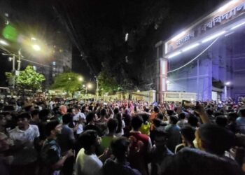 শেষরাতে পাকিস্তানবিরোধী স্লোগানে উত্তাল জগন্নাথ বিশ্ববিদ্যালয়