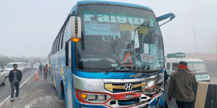 ঘন কুয়াশায় মাওয়া–ঢাকা এক্সপ্রেসওয়েতে চতুর্মুখী সংঘর্ষ