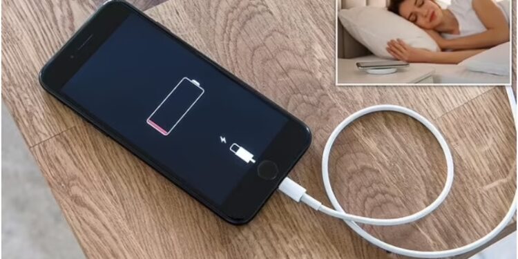 সারাক্ষণ চার্জার প্লাগে রাখলে হতে পারে মারাত্মক বিপদ