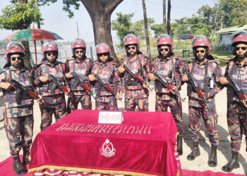 সুনামগঞ্জ সীমান্তে উচ্চ ক্ষমতাসম্পন্ন ২৪টি ডেটনেটর উদ্ধার: নাশকতার ছক বানচাল করল বিজিবি