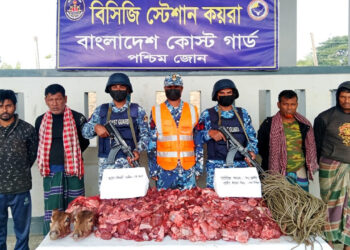 সুন্দরবনে কোস্ট গার্ডের অভিযান: অস্ত্র–গোলাবারুদ উদ্ধার, জিম্মি ৪ জেলে মুক্ত