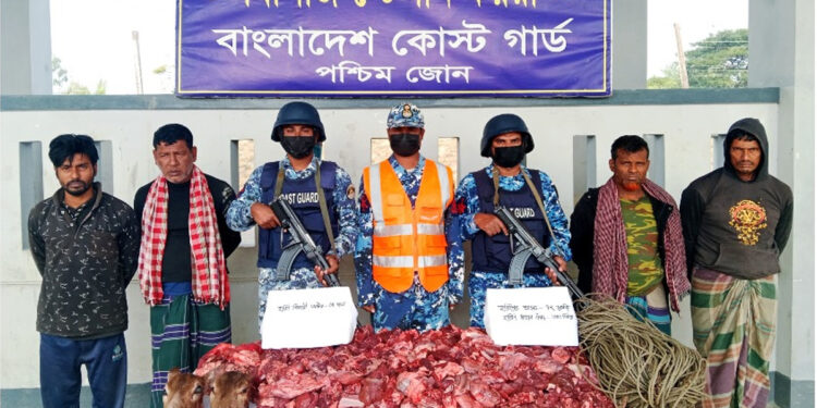 সুন্দরবনে কোস্ট গার্ডের অভিযান: অস্ত্র–গোলাবারুদ উদ্ধার, জিম্মি ৪ জেলে মুক্ত