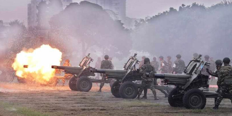 ৩১ বার তোপধ্বনি: শহীদদের প্রতি বিশেষ গান স্যালুট প্রদর্শন