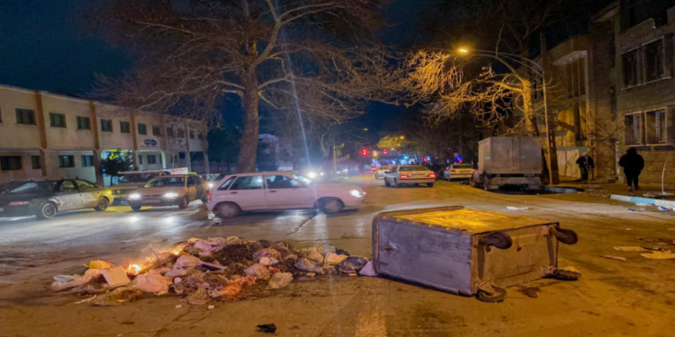 অর্থনৈতিক চাপে ক্ষোভের কেন্দ্রবিন্দুতে ইরানের বাণিজ্যিক এলাকা