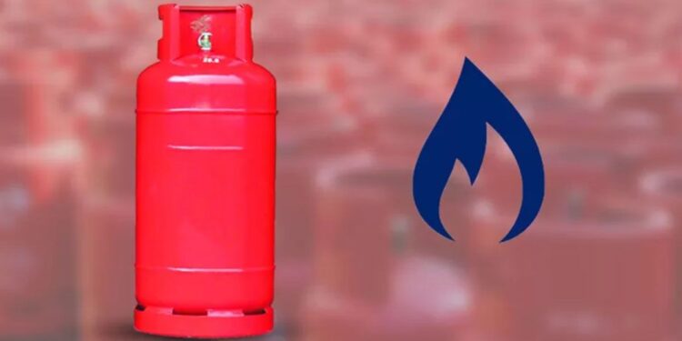 এলপিজি বাজারে চরম অরাজকতা: আমদানিতে ধাক্কা না কি সিন্ডিকেটের কারসাজি?