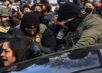 মিনেসোটায় বিক্ষোভকারীদের বিরুদ্ধে আইসের কার্যক্রমে লাগাম দিলেন মার্কিন বিচারক