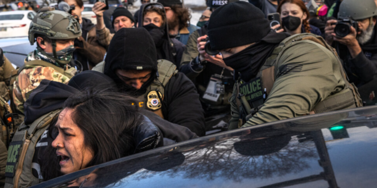 মিনেসোটায় বিক্ষোভকারীদের বিরুদ্ধে আইসের কার্যক্রমে লাগাম দিলেন মার্কিন বিচারক