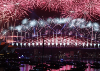 বিশ্বজুড়ে ২০২৬ সালকে বরণে নববর্ষের উৎসব