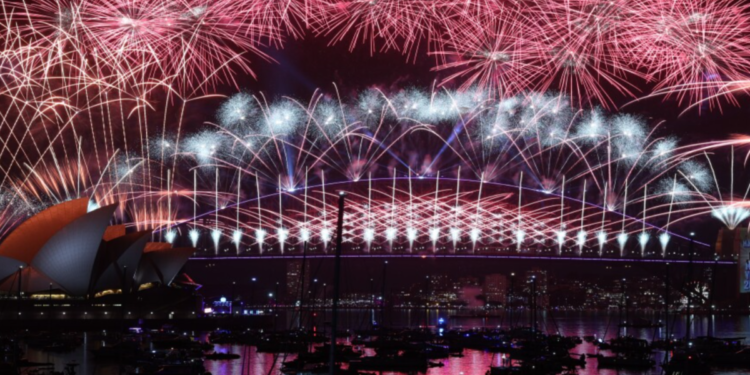 বিশ্বজুড়ে ২০২৬ সালকে বরণে নববর্ষের উৎসব