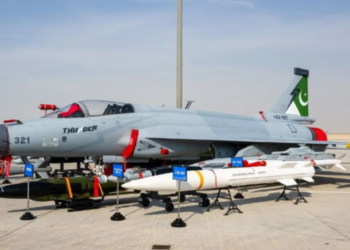 কেন বাংলাদেশসহ বিভিন্ন দেশে জেএফ-১৭ যুদ্ধবিমান বিক্রি করতে চায় পাকিস্তান?