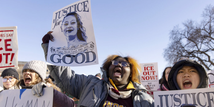 আইসিই নিয়ে জনমত বদলাচ্ছে, যুক্তরাষ্ট্রে ‘সংকটময় মোড়ের’ সতর্কবার্তা অধিকারকর্মীদের