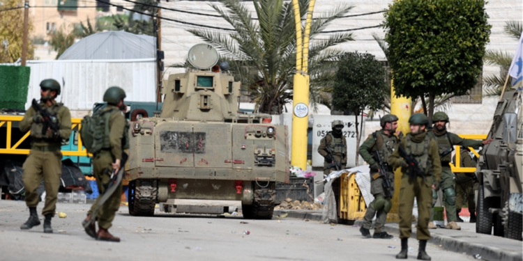 অবৈধ ১৮ বসতিতে অস্ত্র লাইসেন্স অনুমোদন দিলেন ইসরায়েলি মন্ত্রী