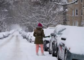 ভয়াবহ শীতকালীন ঝড়ে যুক্তরাষ্ট্রজুড়ে বিদ্যুৎহীন অবস্থায় ১০ লক্ষাধিক মানুষ