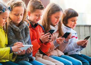 পনেরোর নিচে শিশুদের জন্য সামাজিক যোগাযোগমাধ্যম নিষিদ্ধে ফ্রান্সের পার্লামেন্টে অনুমোদন